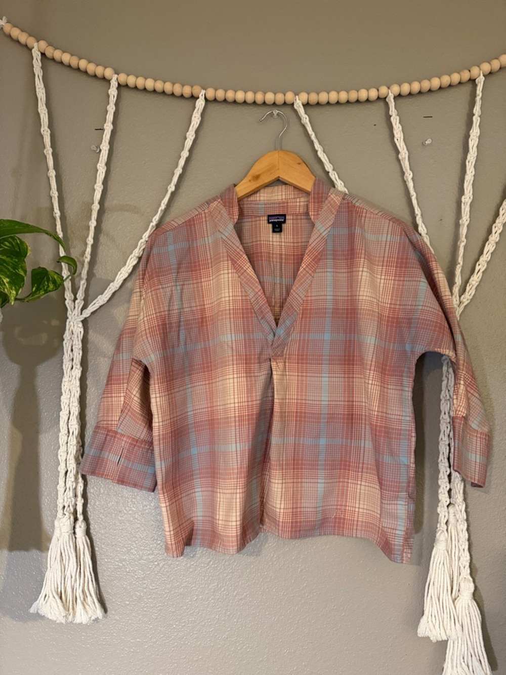PATAGONIA Plaid Split V-Neck Top in Dusty Rose & Slate Blue  Worn Wear- Size S